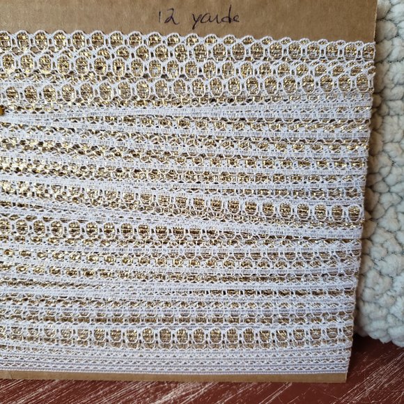 Ivory & Metallic Gold Scalloped Trim - 1/2" inch x 12 yards - Picture 2 of 8